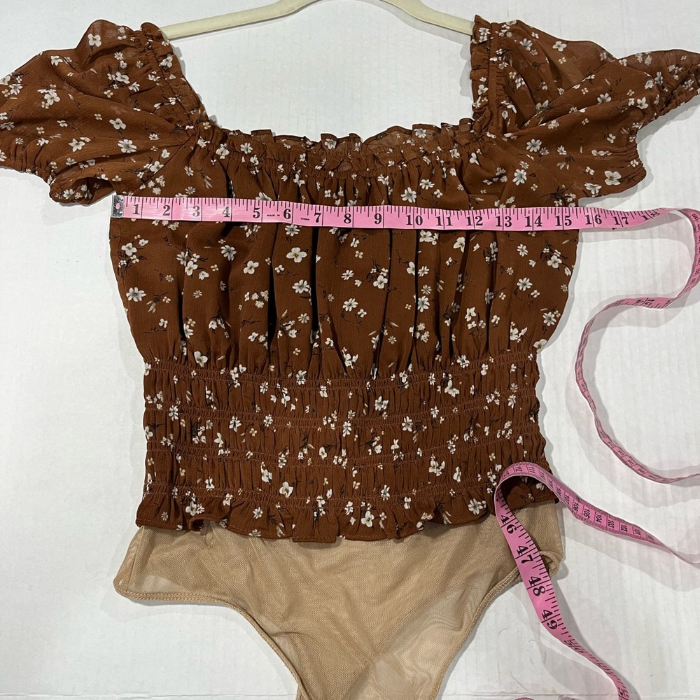 ASTR THE LABEL DITZY FLORAL BODYSUIT - Picture 2 of 15